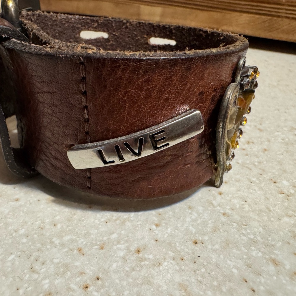 Brown Leather cuff Bracelet with Heart Charm - Picture 3 of 4